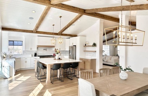 Draper House | Luxury Retreat with Spectacular Views
