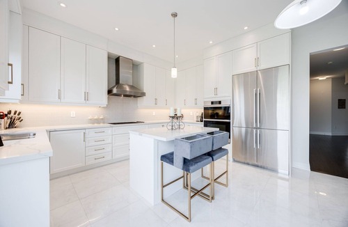 Brampton House | Luxury Retreat with Workspace & Spacious Backyard