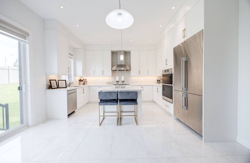 Brampton House | Luxury Retreat with Workspace & Spacious Backyard