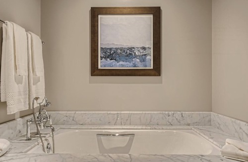 Avon Resort | Luxury Ritz Carlton 1BR Residence - Ski-in/out & Private Laundry