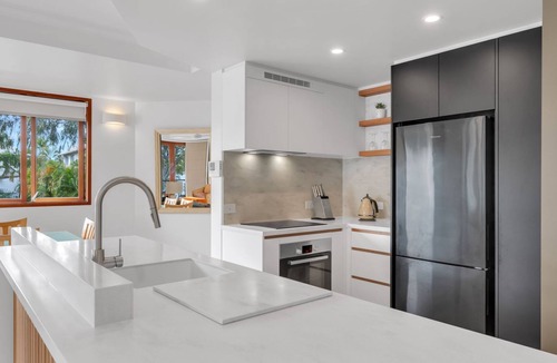 Noosaville Apartment | Luxury Riverfront Apartment