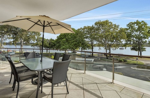 Noosaville Apartment | Luxury Riverfront Apartment