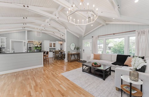 Roseburg House | Luxury Riverfront Escape- Hot tub & Fire Pit