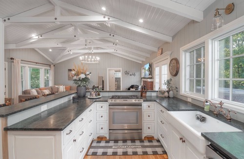 Roseburg House | Luxury Riverfront Escape- Hot tub & Fire Pit