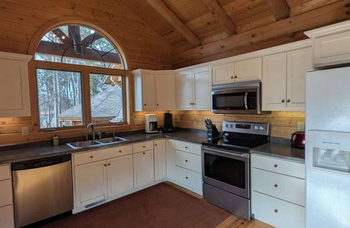 Park Rapids Apartment | Luxury Riverfront Loft Guest House – Sauna & Pool Table