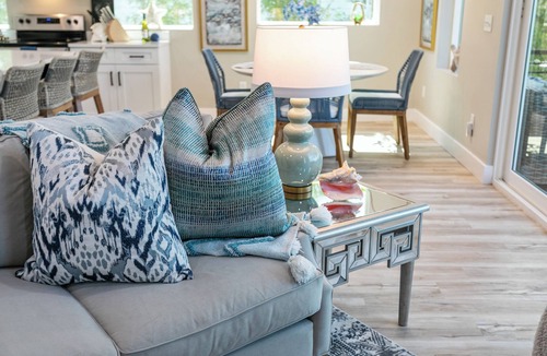 Downtown Historic District House | Luxury riverfront for large groups Walk to Historic Downtown & restaurants