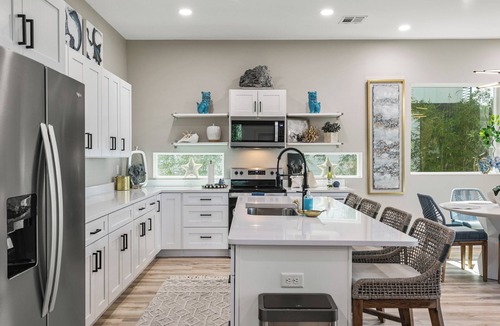 Downtown Historic District House | Luxury riverfront for large groups Walk to Historic Downtown & restaurants