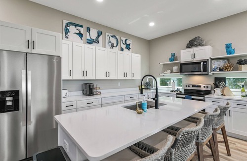 Downtown Historic District House | Luxury riverfront for large groups Walk to Historic Downtown & restaurants