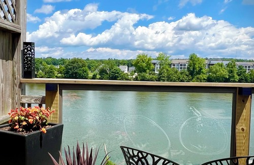 West End House | Luxury Riverhouse Downtown—4BR, Private Dock & Sauna