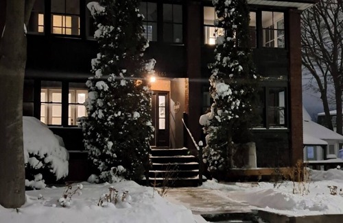 Niagara Falls Apartment | Luxury Riverview Apartment Walk to Niagara Falls, Parkway & Attractions!