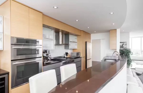 Winnipeg Condo | Luxury Riverview Penthouse Condo | 2 Bed | 2 Bath |