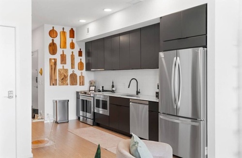 North Capitol Condo | Luxury Riverview - Walk to Broadway - With Garage and Patio