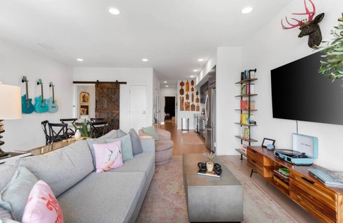 North Capitol Condo | Luxury Riverview - Walk to Broadway - With Garage and Patio