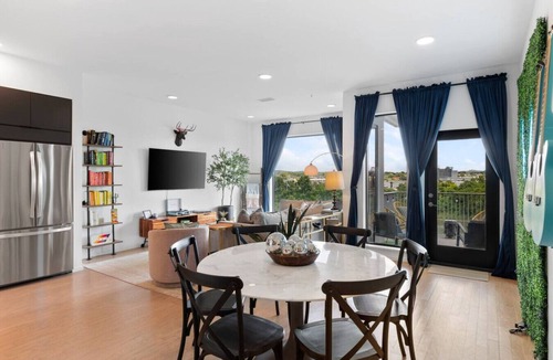 North Capitol Condo | Luxury Riverview - Walk to Broadway - With Garage and Patio