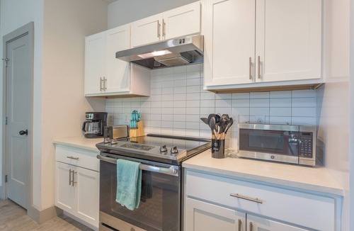 Downtown San Antonio Apartment | Luxury Riverwalk Apt: Pool, Views, Near Pearl & Alamo—Your Downtown Escape!