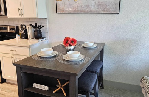 Downtown San Antonio Condo | Luxury Riverwalk Condo Pool, Balcony, Parking