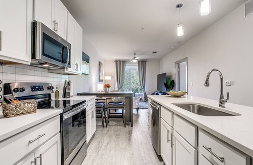 Downtown San Antonio Condo | Luxury Riverwalk Condo Pool, Balcony, Parking