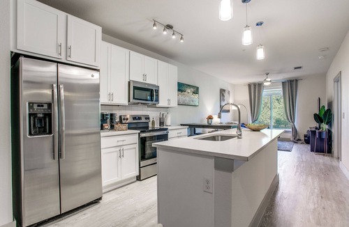 Downtown San Antonio Condo | Luxury Riverwalk Condo Pool, Balcony, Parking