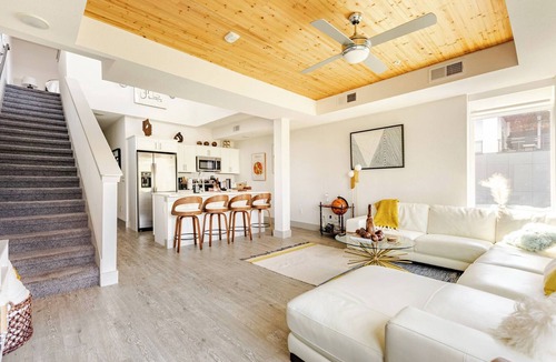 Downtown San Antonio Condo | Luxury Riverwalk Penthouse Pool & Skyline Views