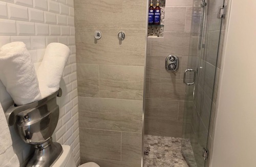 Old Town Historic District Bed & Breakfast | Luxury Romantic Private Suite With Lounge. New August 2025, Historic District.