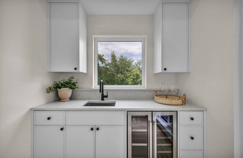 Tremont House | Luxury Rooftop Spa Retreat w/Hot Tub + Sauna | Sleeps 10 | Skyline Views