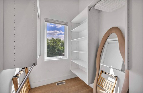 Tremont House | Luxury Rooftop Spa Retreat w/Hot Tub + Sauna | Sleeps 10 | Skyline Views