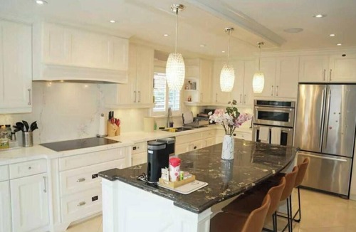Vaughan House | Luxury Room in Vaughan