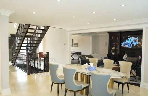 Vaughan House | Luxury Room in Vaughan