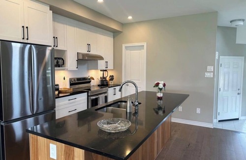 Ottawa Division House | Luxury room with private bathroom