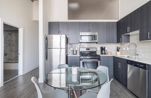 Near South Side House | Luxury room with Private bathroom on Michigan avenue 702