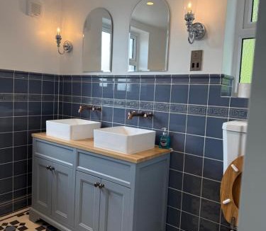 Shooters Hill Villa | Luxury Rooms Express