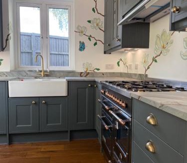 Shooters Hill Villa | Luxury Rooms Express