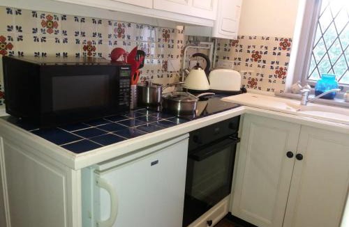 West Heath House | Luxury rural thatched cottage with cedar hot tub