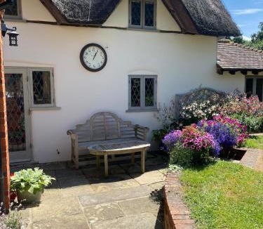 West Heath House | Luxury rural thatched cottage with cedar hot tub