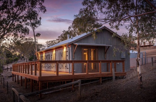 Angaston House | Luxury rustic accommodation