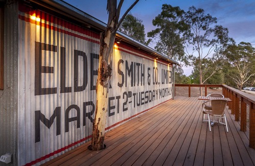 Angaston House | Luxury rustic accommodation