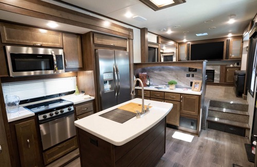 China Spring House | Luxury RV 2 Bedroom 2 Bath for solar eclipse ring of fire on 3 acres