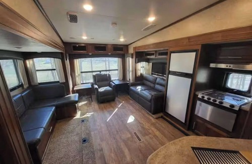 Stanton House | Luxury RV Retreat wd firepit and grille– Serene Wooded Stay near Red River Gorge