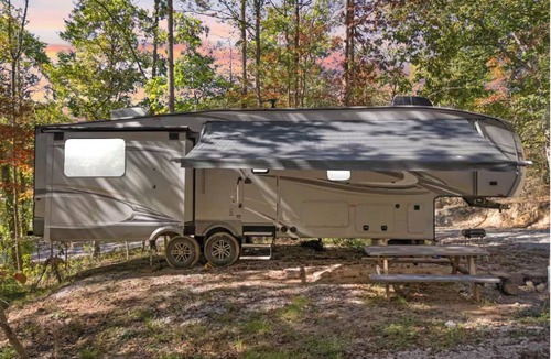 Stanton House | Luxury RV Retreat wd firepit and grille– Serene Wooded Stay near Red River Gorge