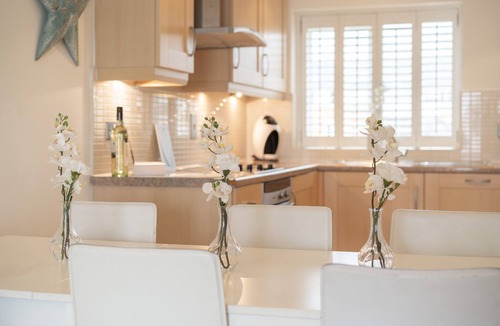 Eastbourne Apartment | LUXURY SEAFRONT BEACH APARTMENT