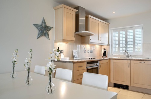 Eastbourne Apartment | LUXURY SEAFRONT BEACH APARTMENT
