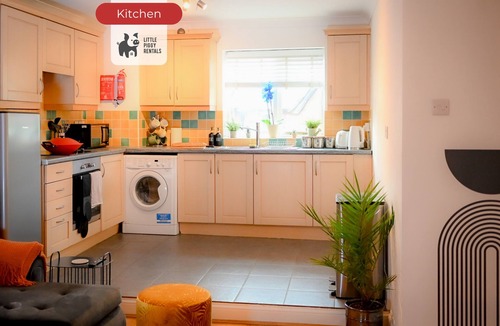Stansted Apartment | Luxury Stansted Haven -2BR -Wi-Fi -Free Parking