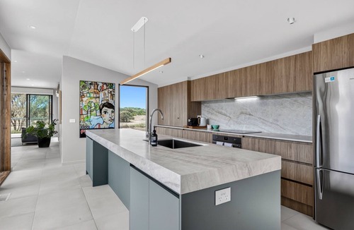 Torquay House | Luxury Sands Golf Escape with Pool and Views