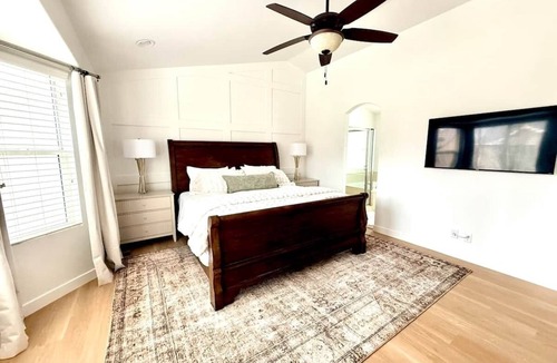 Sandy House | Luxury Sandy Retreat Clean & Minutes to Skiing