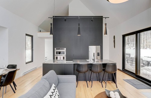 Lac Superieur Village Apartment | Luxury Scandinave 4BDR/Jacuzzi