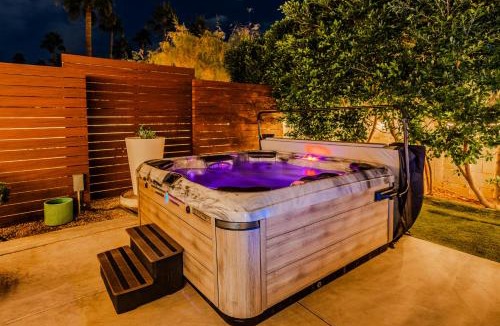 Raskin Estates House | Luxury Scottsdale Retreat with Heated Pool, Hot Tub, Fire Pit & Game Room & Sleeps 12