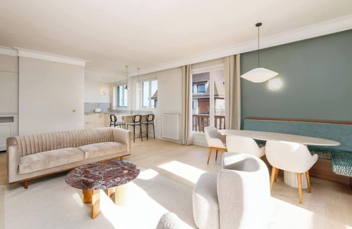Deauville City Centre Apartment | Luxury sea view 3BR-2BA with services in Deauville