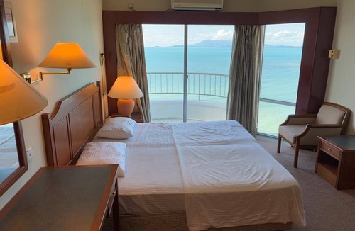 Tanjung Bungah Resort | Luxury seafront resort home