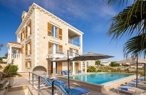 Rogoznica Villa | Luxury Seafront Villa Castello Rogoznica with Pool