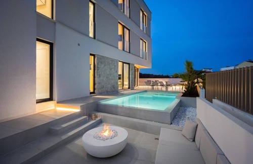 Sukosan Villa | Luxury seafront Villa Noles with heated Pool, Jacuzzi, EV near Zadar